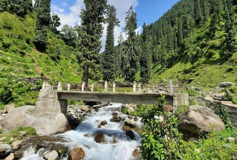 trekking in barot valley