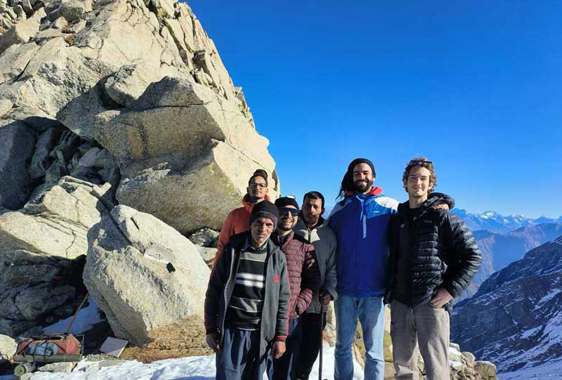 winter trek in dharamshala, indrahar pass, moonpeak pass trek